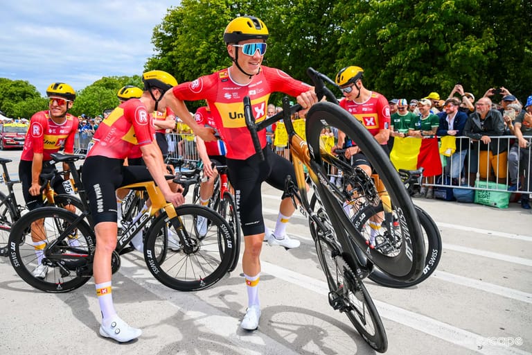 Fake news of the day: Uno-X Mobility’s Tour de France ‘kissing ban’