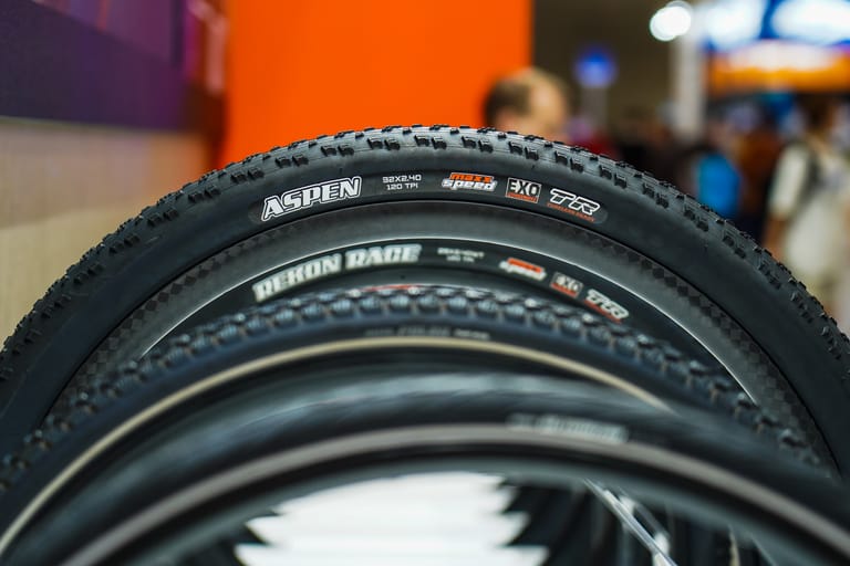 Ready or not, 32” wheels for mountain bikes are coming